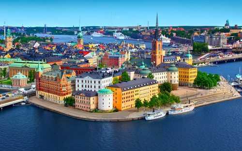 Nyitott városnéző busz Gamla Stanban Stockholmban